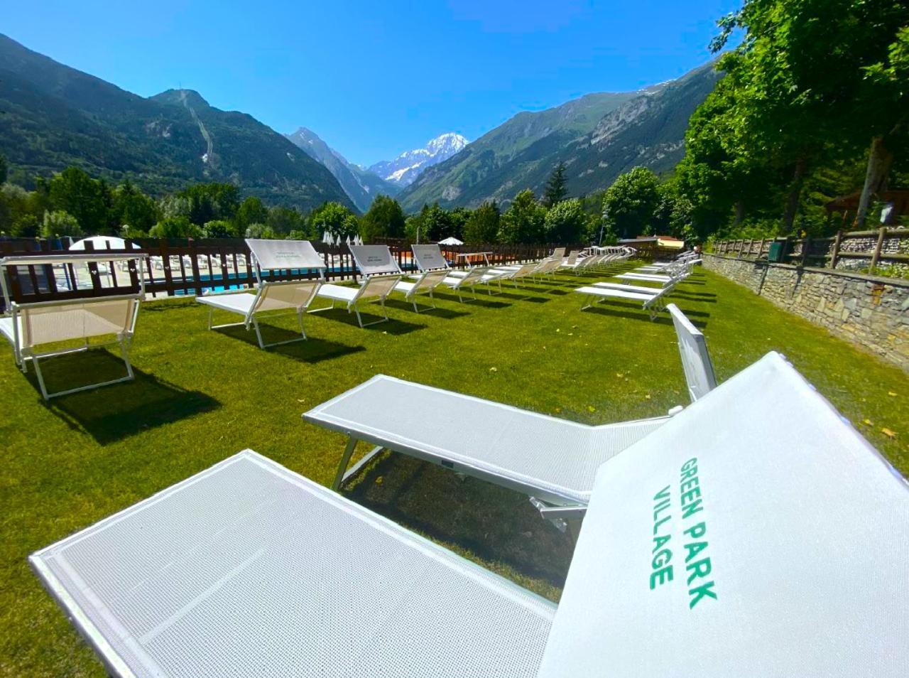 Bijoux Des Alpes - Mont Blanc Village La Salle Exteriör bild
