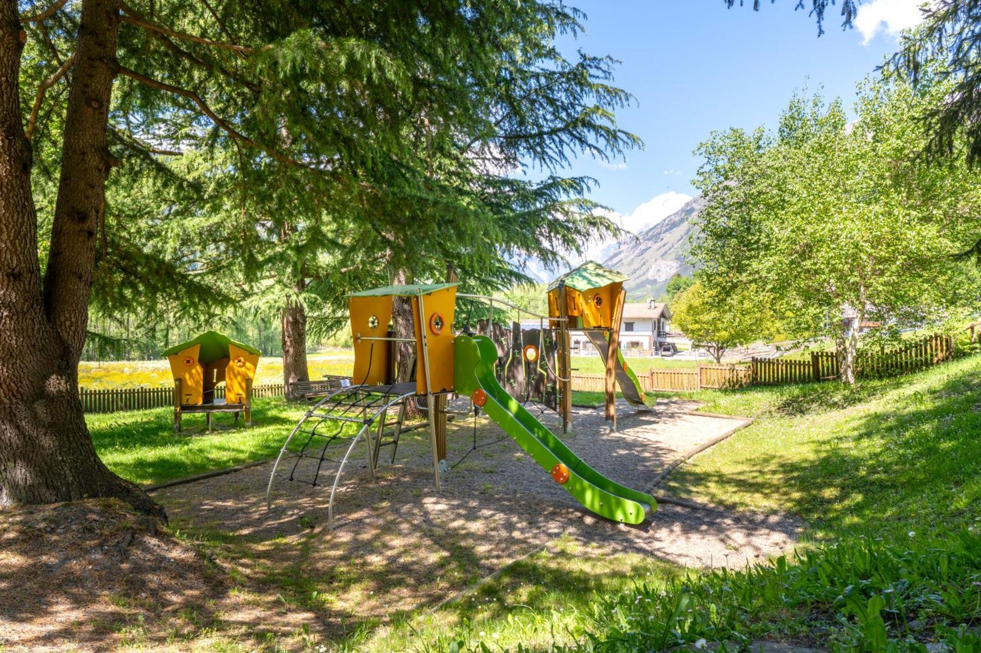 Bijoux Des Alpes - Mont Blanc Village La Salle Exteriör bild