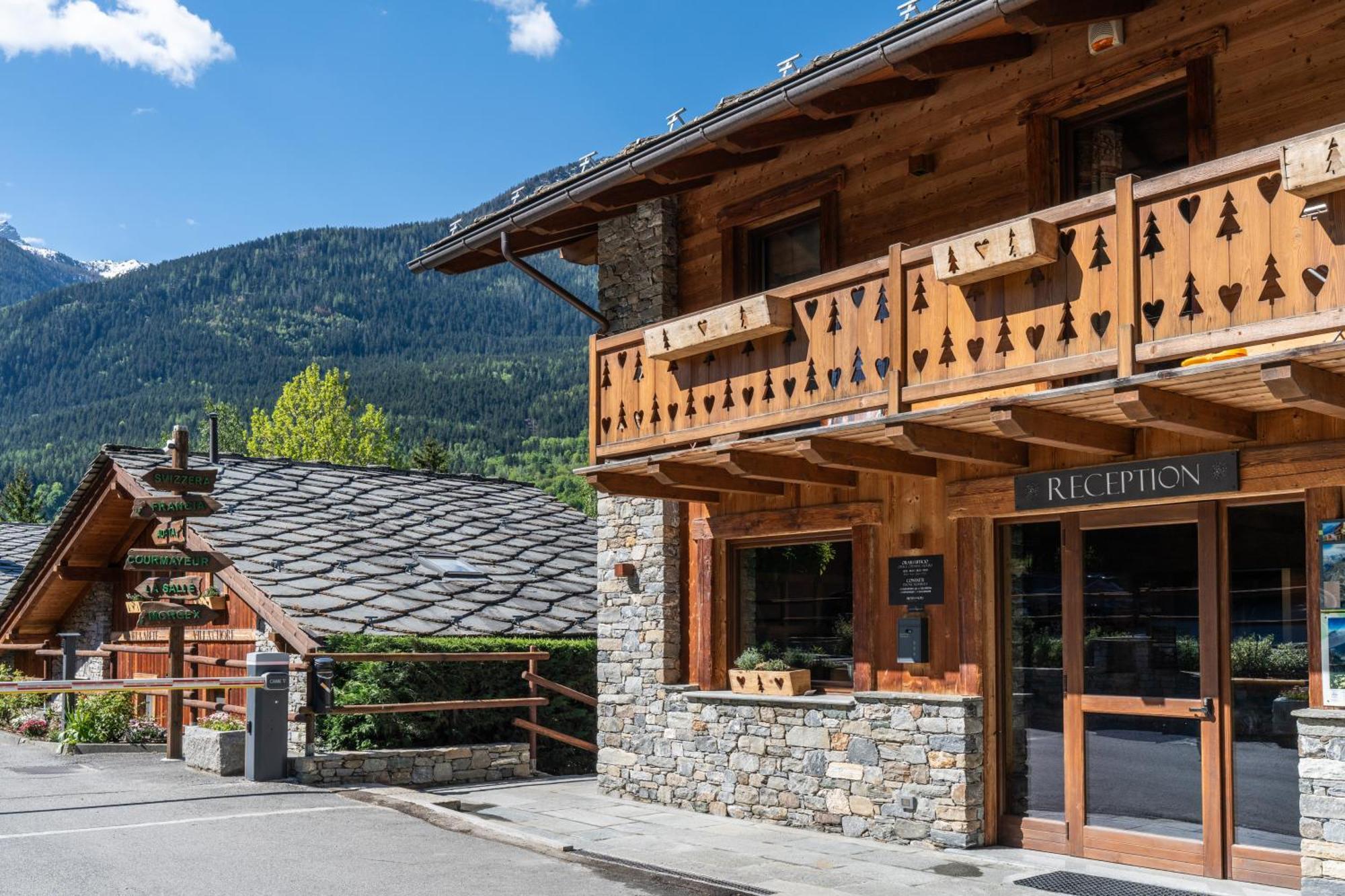 Bijoux Des Alpes - Mont Blanc Village La Salle Exteriör bild